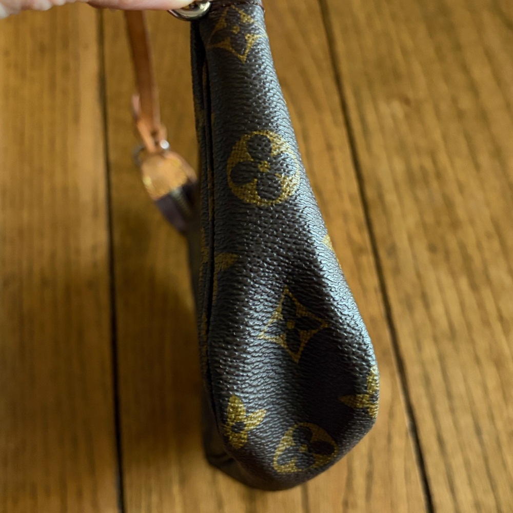 Louis Vuitton Classic Brown Monogram Shoulder Bag - Picture 8 of 16